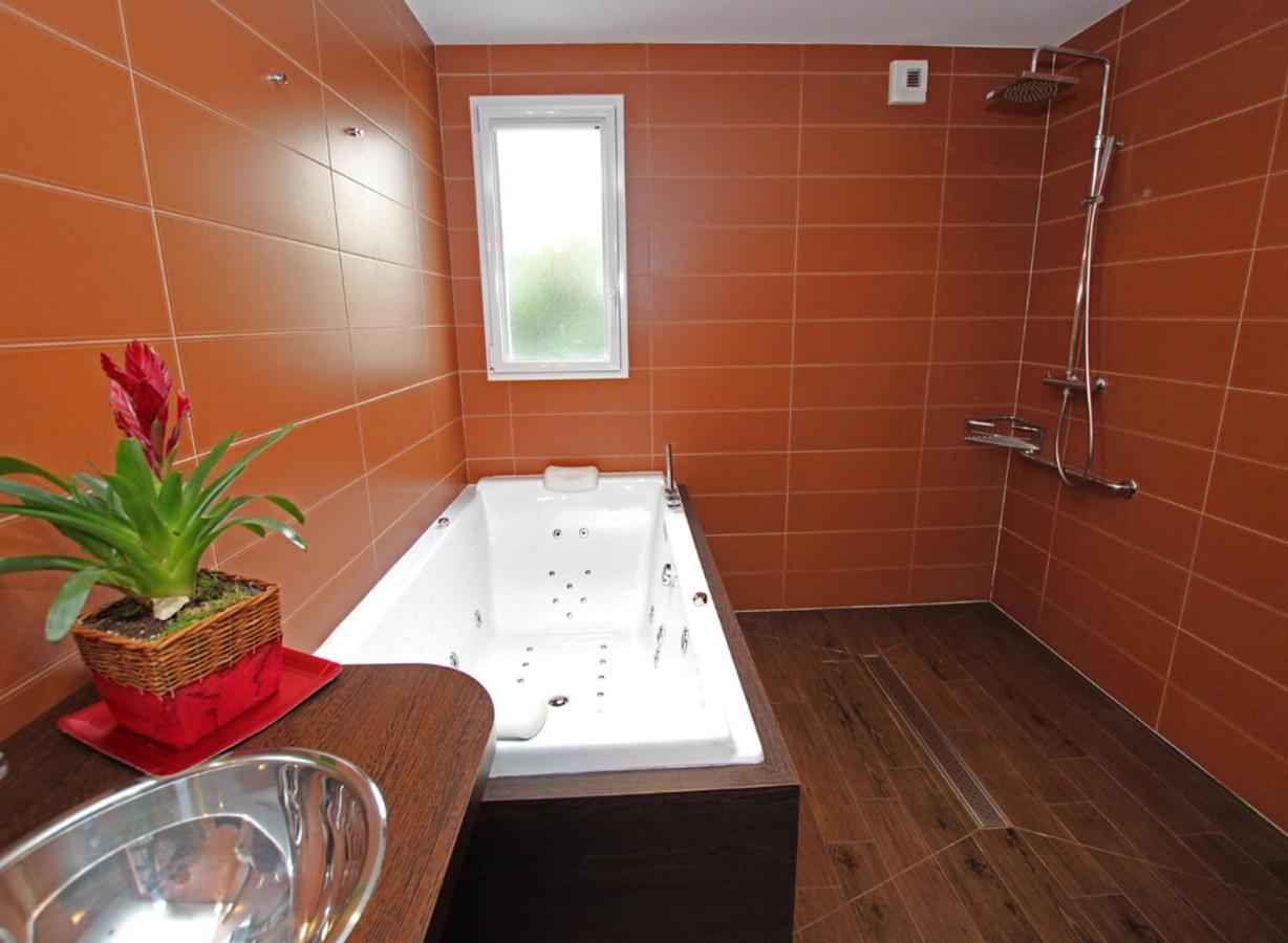 Au Pre Carre Hotel Plumergat Екстериор снимка